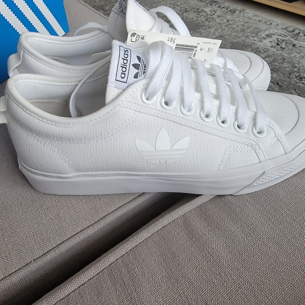 Nizza Trefoil Shoes